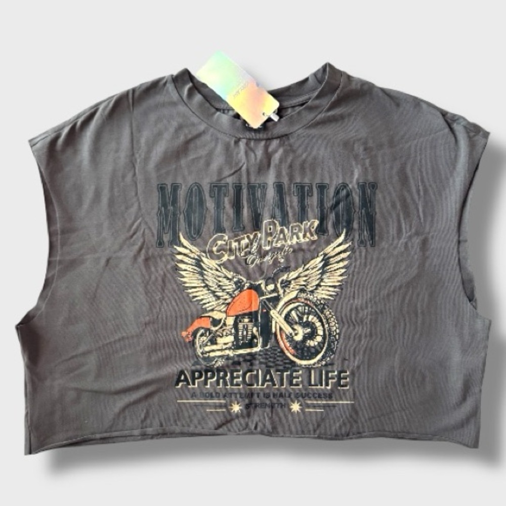 Women’s Graphic Tee - M